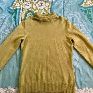💚banana republic green turtleneck